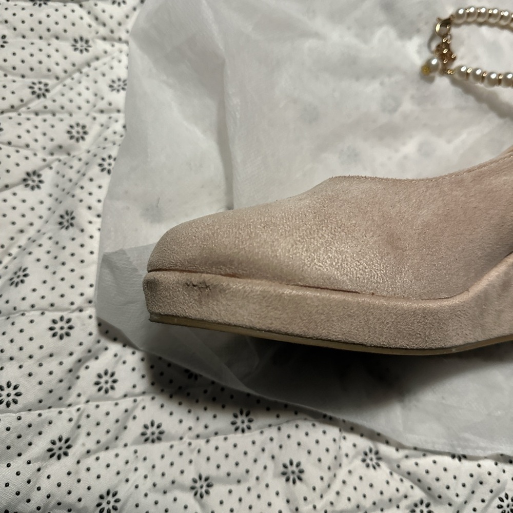 Elegant Cream Women's Shoes